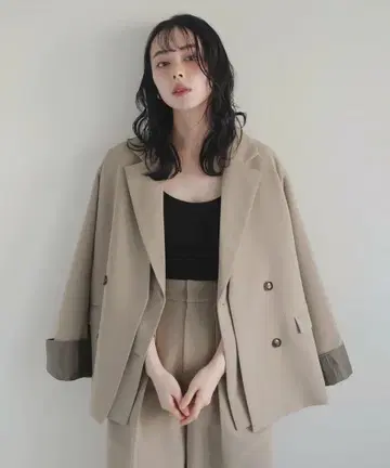 LIAN 레이어드 디자인 테일러드 자켓 그레이쉬 베이지