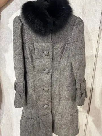 그레이 울 혼방 퍼(fur) 부착 롱 코트