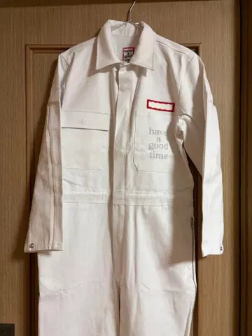 화이트 점프 수트 have a good time