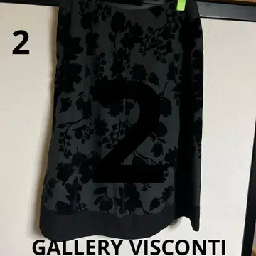 플라워 패턴 플레어 스커트 블랙과 그레이