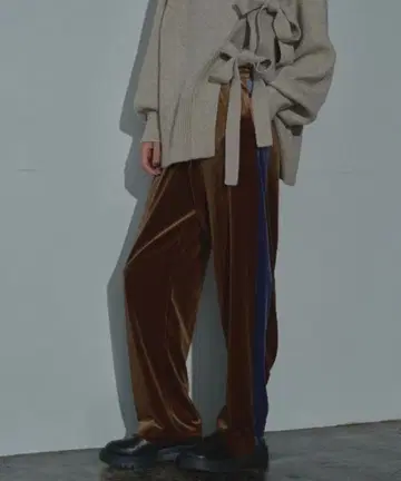 AIC. AIC 사이드 라인 벨로아 팬츠 브라운