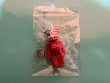 레드 베어브릭 미국 국기 모자