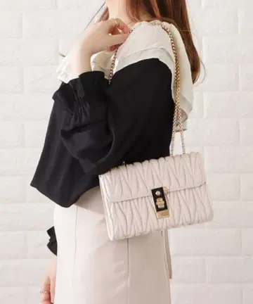 퀼팅 체인 숄더백 아이보리