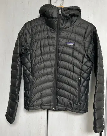 patagonia 블랙 다운 자켓 후드 부착