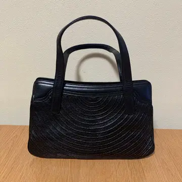 블랙 포멀 백 물결 디자인