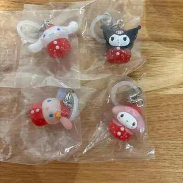 산리오 딸기 메지루시 액세서리 4세트