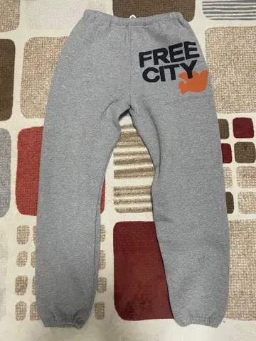 FREE CITY 그레이 스웨트 팬츠