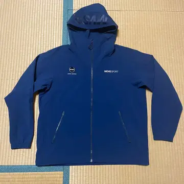 데상트 무브스포츠 스트레치 나일론 자켓 네이비