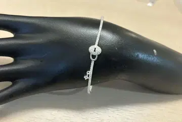 실버 925 락식 오픈 뱅글 크리스탈 장식 열쇠 구멍 디자인