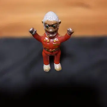 애니메이션 캐릭터 피규어 빨간색