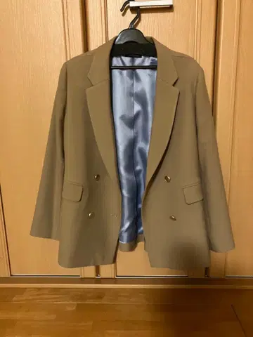 이번 시즌 신상 미사용 새상품 BLUE FRONCE 자켓