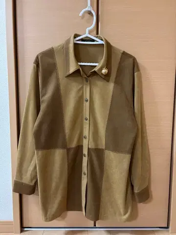 레리안 쇼와 레트로 페이크 스웨이드 블라우스 무당벌레 브로치 포함 9호