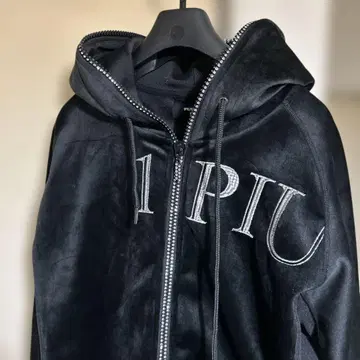 1PIU1UGUALE3 릴랙스 후드티 블랙