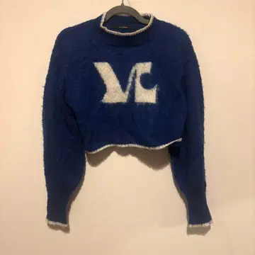 w closet 파랑 로고 크롭 니트