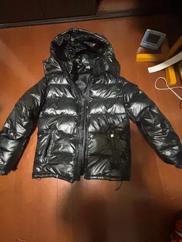 광택 반질반질 다운 후드 탈부착 가능