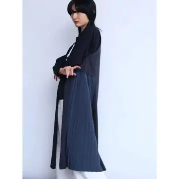 플리츠 도킹 롱베스트 ( 차콜 그레이 )
