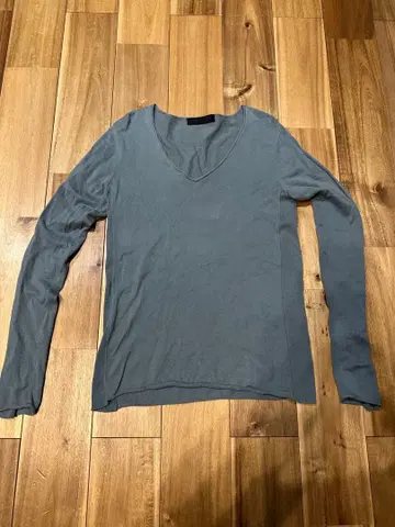 V넥 긴팔 티셔츠