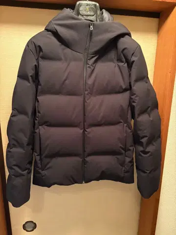 오늘 가격 인하 중 [ 새상품급 ] 유니클로 심리스 다운 후드티