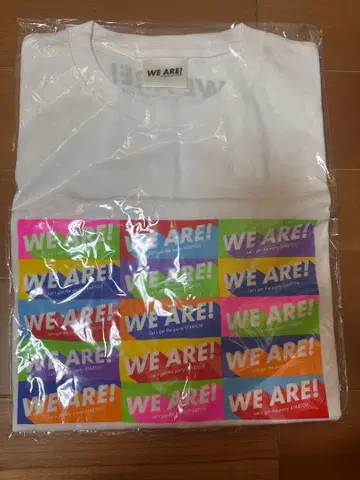 WE ARE! 컬러풀 티셔츠