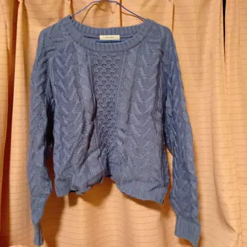 라이트 블루 케이블 니트 스웨터