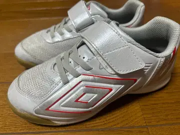 엄브로 풋살화 화이트/레드 벨크로 19cm