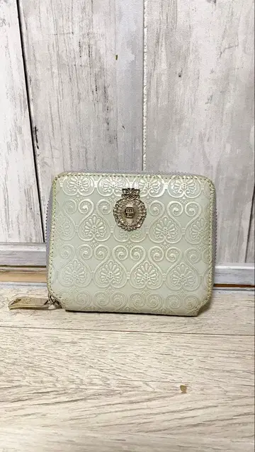 9155 안나수이 라운드 지퍼 이단 장지갑 에나멜 하트