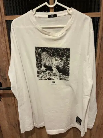 오니츠카타이거 포토 프린트 롱 T 화이트 L