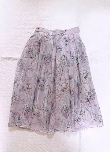 꽃무늬 플레어 스커트 라벤더 무릎 기장