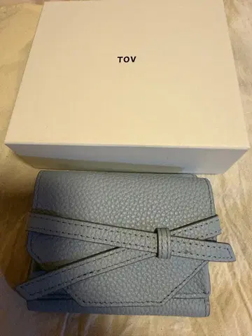 새상품, 미사용 TOV MINI WALLET 라이트 블루