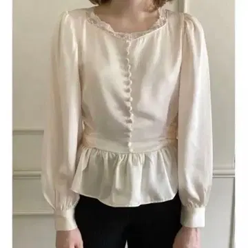 epine 새틴 리본 블라우스