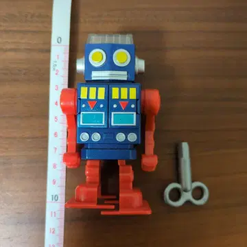 로봇 샤프너 태엽 보행 연필깎이