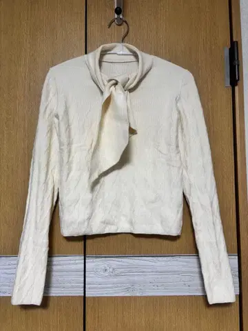 Eimy istoire 아이보리 리본 포함 긴팔 니트