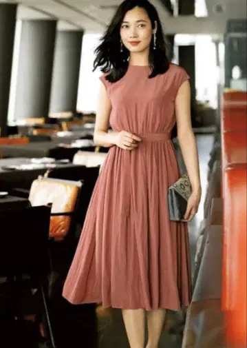 [ 새상품급 ] 그린 라벨 허리 개더 프렌치 슬리브 원피스