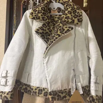 아이보리 레오파드 무늬 무스탕 코트 J-2065