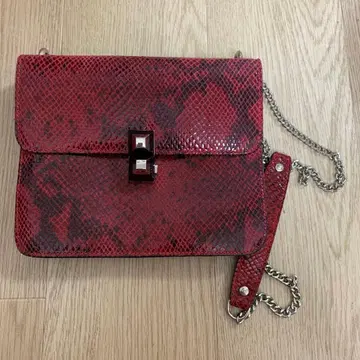 빨간색 스네이크 스킨풍 숄더백 천연 가죽