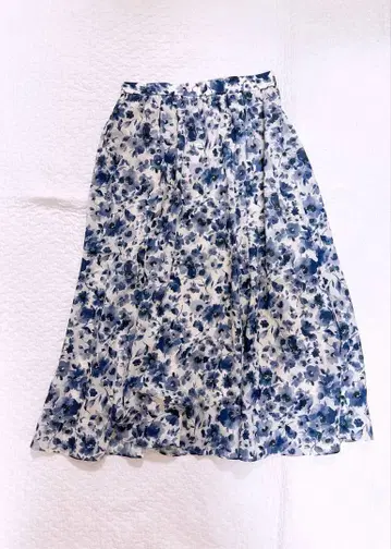 꽃무늬 플레어 스커트 무릎 기장