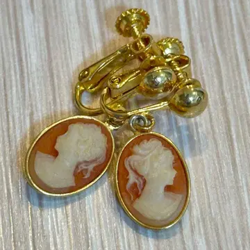 [앤티크] 흔들리는 아름다운 카메오 귀찌