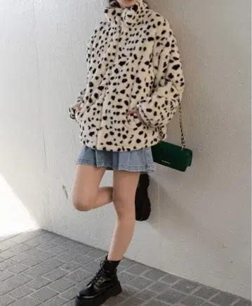 [ 새상품 택 포함 ] 인조 모피 달마시안 패턴 BIG 블루종