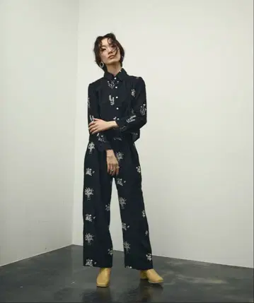 lutim by u 셋업 자수 팬츠 블라우스 블랙 꽃무늬 상하의 세트