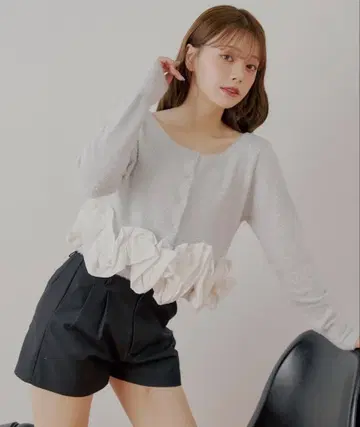 Chico 꼬임 프릴 디자인 라메 샤기 가디건