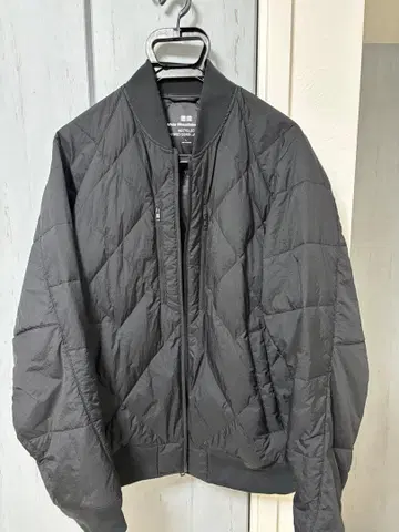 유니클로 화이트 마운티니어링 하이브리드 다운 자켓 L 블랙