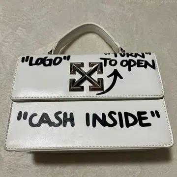 화이트 핸드백 로고