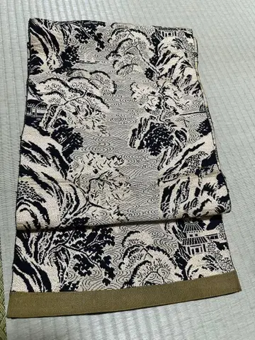 블랙과 베이지의 산수 무늬 후쿠로 오비