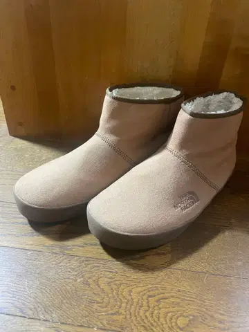 THE NORTH FACE 베이지 어그 부츠
