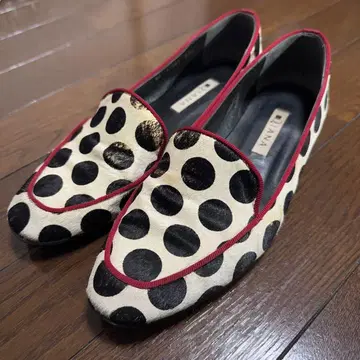 폴카 도트 플랫슈즈 베이지와 블랙