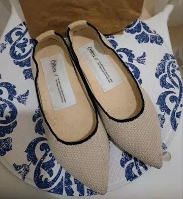 오펜 스틸레토 플랫슈즈 37