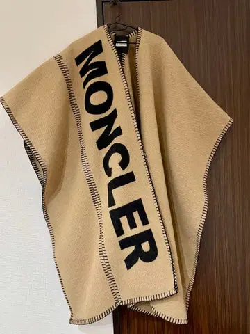 [ MONCLER ] 로고 판초 베이지