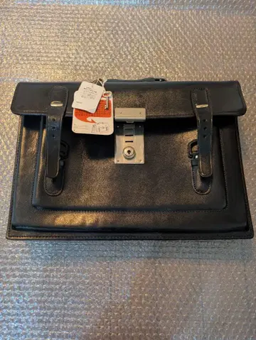 오늘부터 나는 같은 모델의 학생 가방