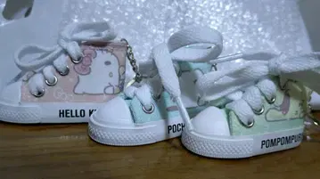 산리오 미니 스니커즈형 키링 포차코 키티 폼폼푸딩