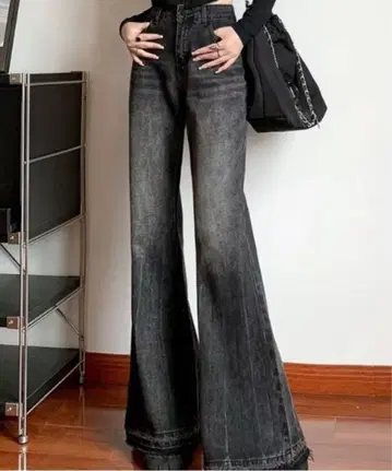 블랙 부츠컷 데님 프린지 밑단